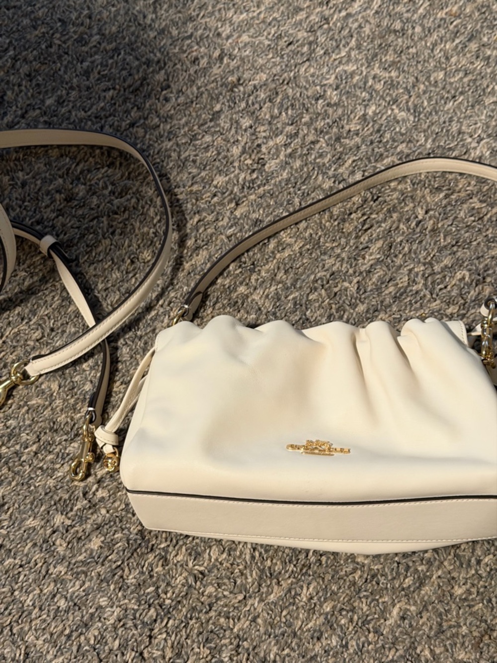 Coach Faye Shoulder bag in white/cream